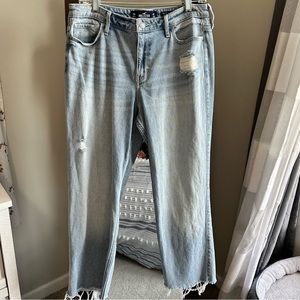 Hollister Women’s Straight Leg Jean